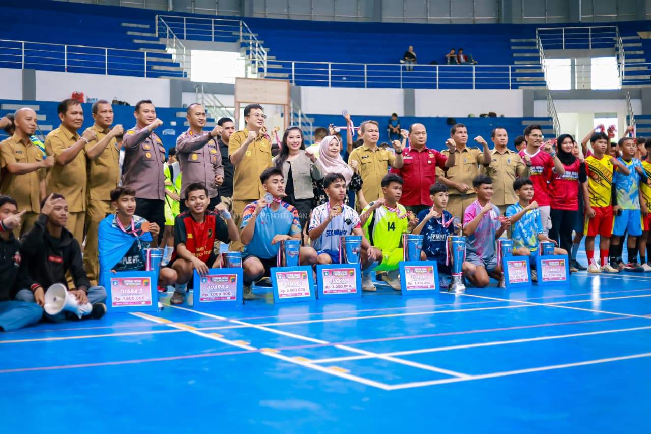 Festival Futsal Pelajar Bangka Barat 2025 Resmi Ditutup, Bupati Apresiasi Semangat Sportivitas