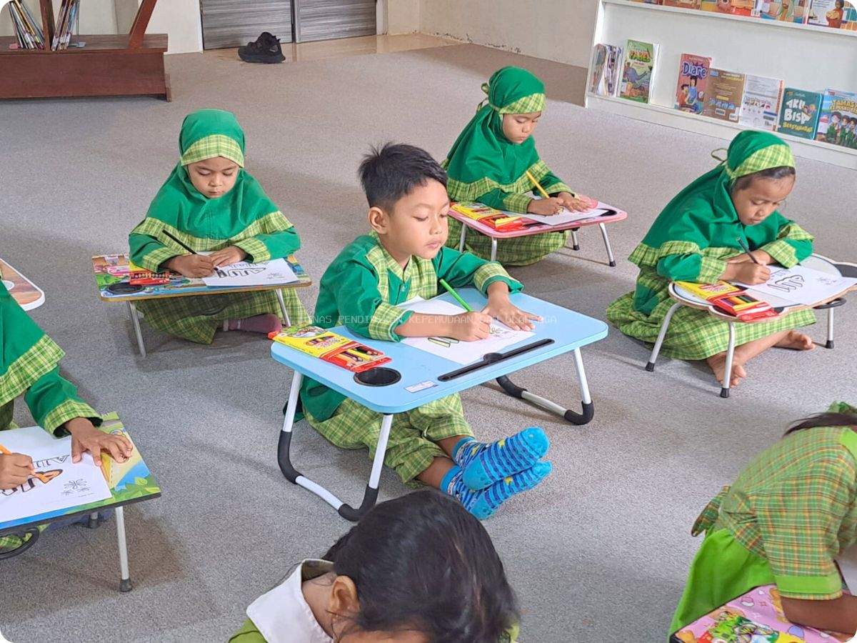 Ramadhan Kreatif di Perpusda Bangka Barat, 13 TK/PAUD Antusias Mewarnai Kaligrafi